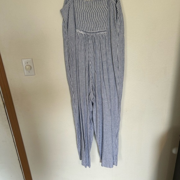 NWT L Striped Smocked Cropped Knotted
Sailor/coastal Linen-Blend Cami Jumpsuit - Picture 2 of 11
